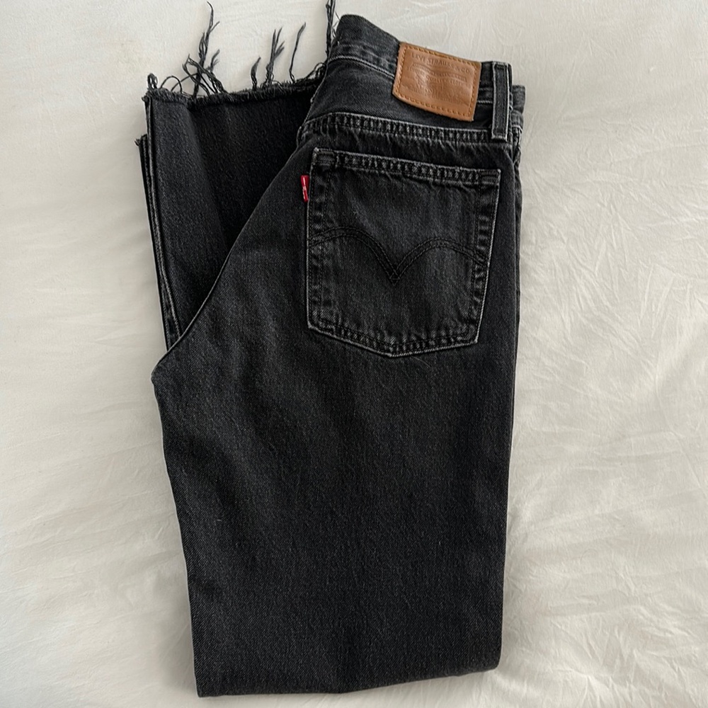 Excellent condition wedgie straight Levi's size 26